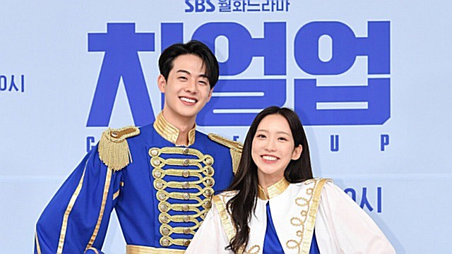 [Throwback] Kim Hyun-Jin and Han Ji-hyeon Lift the Mood at 'Cheer Up' Press Conference