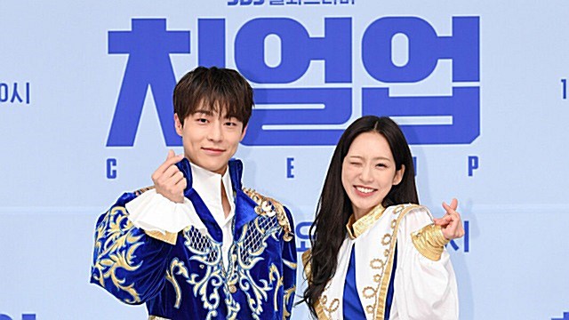 [Throwback] BAE IN HYUK and Han Ji-hyeon Bring Flirty Chemistry at ‘Cheer Up’ Press Event