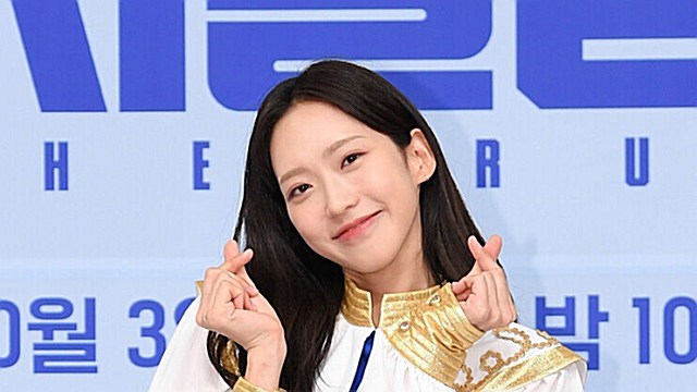 [Throwback] Han Ji-hyeon Makes a Post-Penthouse Splash at ‘Cheer Up’ Press Conference