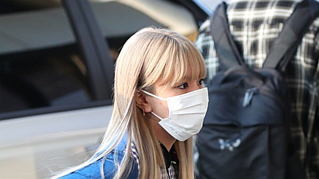 [Throwback] TWICE's CHAEYOUNG Can't Hide Her Blonde Glow