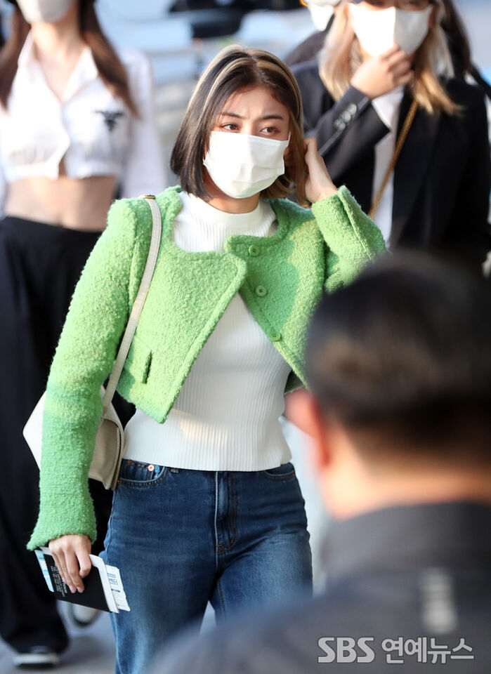 [Throwback] JIHYO of TWICE Turns Heads With a Green Bob