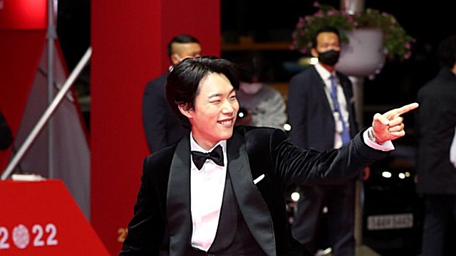 [27th BIFF] 류준열, '레드카펫을 즐기는 이 남자'