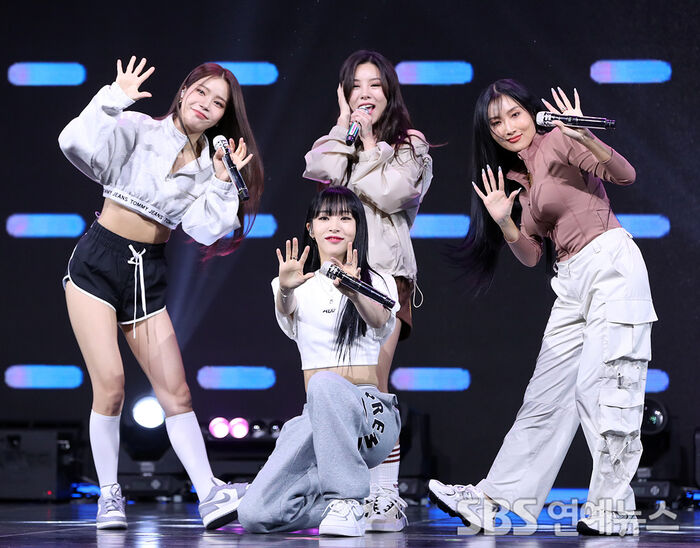 [Throwback] MAMAMOO Reunites at 'MIC ON' Media Showcase