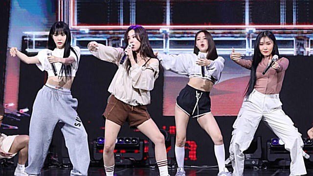 [E포토] 마마무, '데뷔 9년차, 열두번째 앨범으로 컴백'