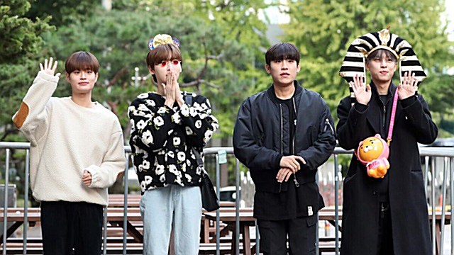 [E포토] AB6IX, '유쾌한 남자들의 음방 출근길'