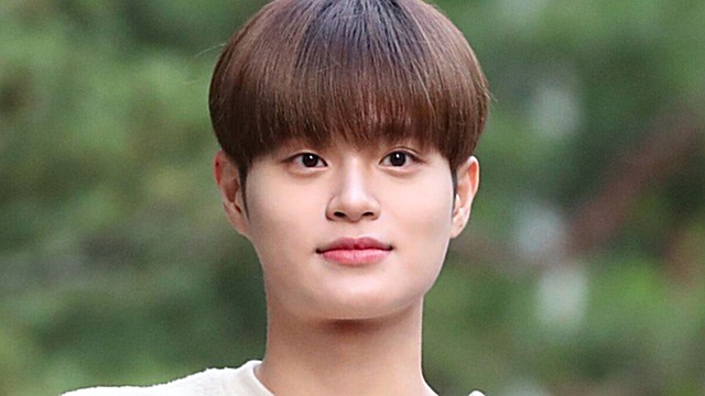 [E포토] AB6IX 이대휘, '팬심 녹이는 귀여운 하트'