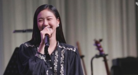 김고은, 데뷔 10주년 팬미팅…노래·춤 끼 대방출