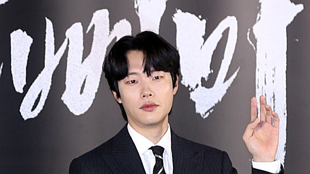 [E포토] 류준열, '올빼미의 맹인 침술사'