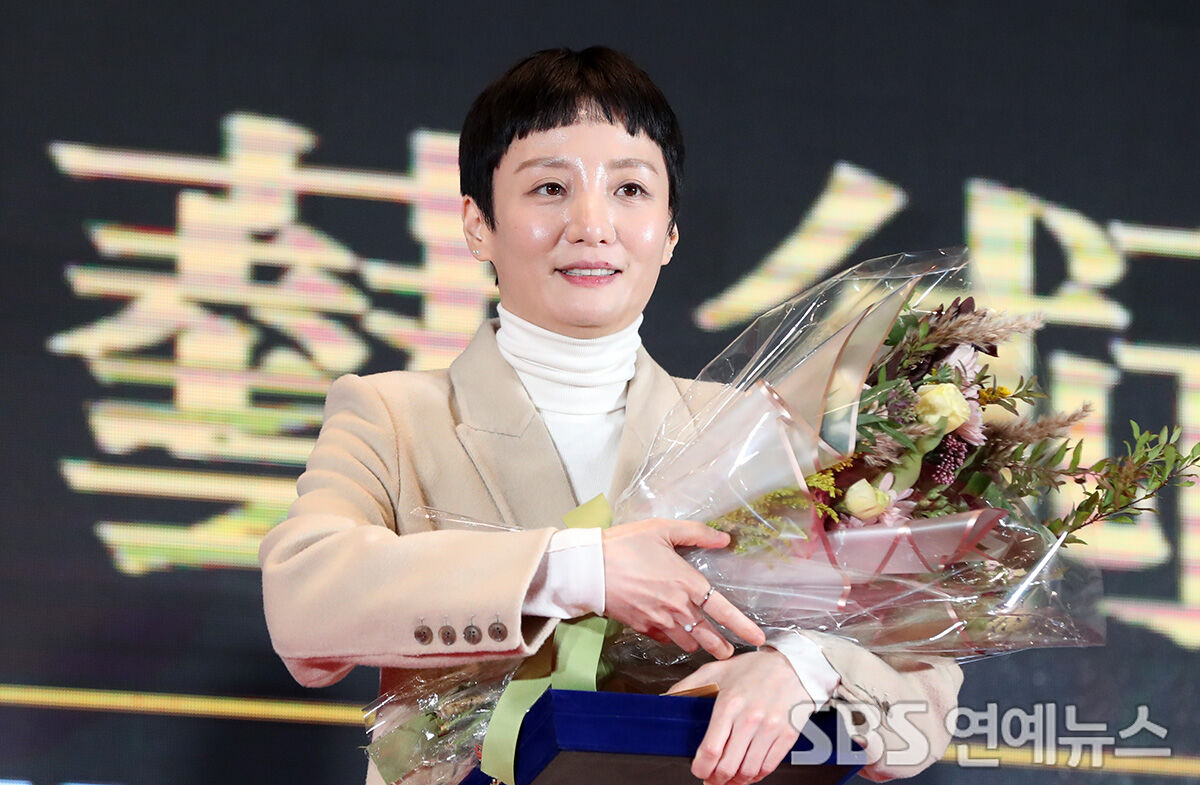 [E포토] 조은지 감독, '배우에서 감독으로, 신인영화예술인상 수상'