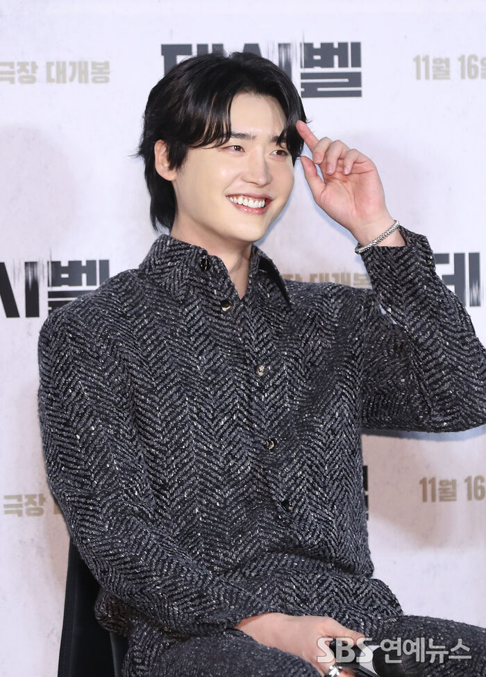 [Throwback] Lee Jong-suk Makes His Big-Screen Return With Decibel