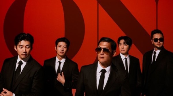 4년만에 뭉친 god, 콘서트 포스터 공개&hellip;블랙 수트로 표현한 '국민그룹'의 품격