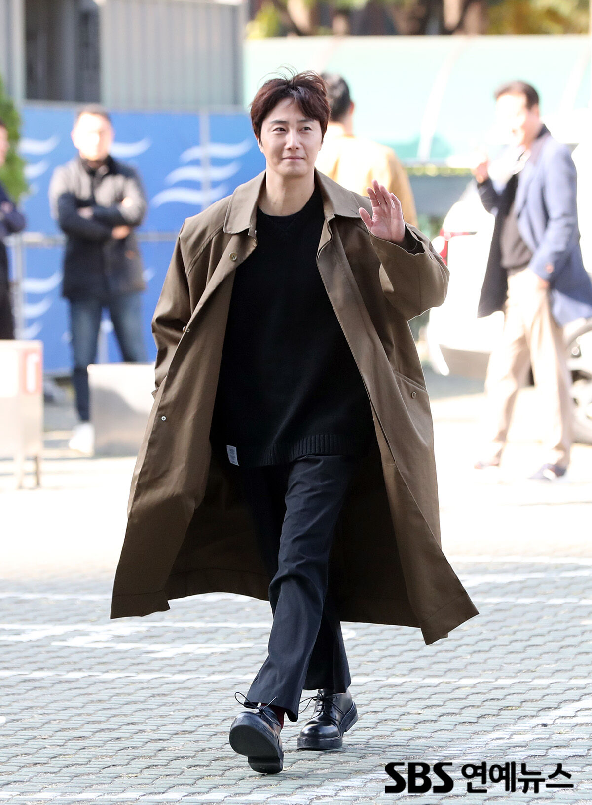 [E포토] 정일우, '손만 흔들어도 멋짐이 뚝뚝'