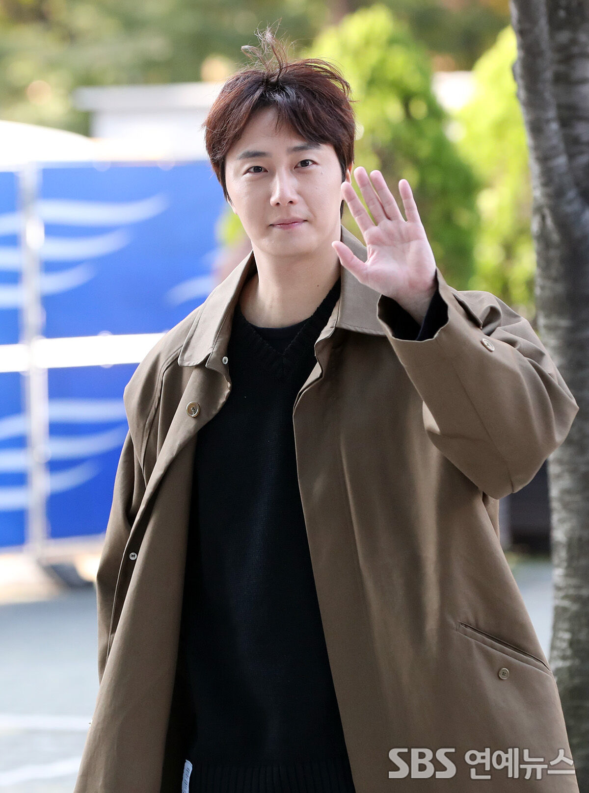 [E포토] 정일우, '손만 흔들어도 멋짐이 뚝뚝'