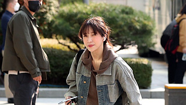[Throwback] EXID's HANI Still Stuns With a Sweet-as-Honey Glow