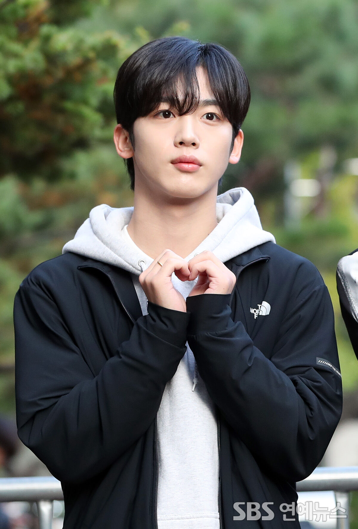 [E포토] 위아이 김요한, '빠져든다 청정 눈빛으로'