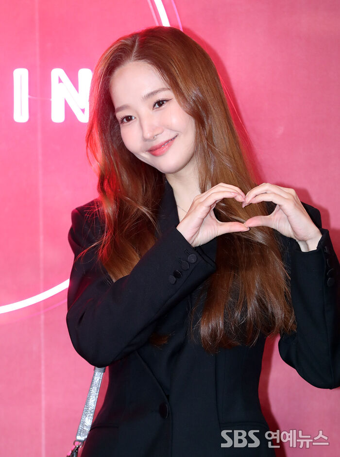 [Throwback] Park Minyoung Serves a Sweet Heart Pose