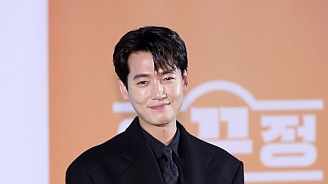 [E포토] 정경호, '수험생 여러분 딱 붙어요'