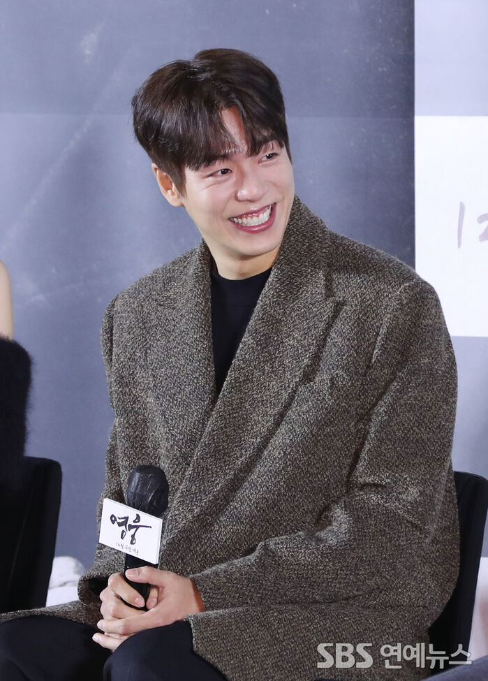 [Throwback] Lee Hyunwoo's First Post-Military Shoot Was 'Hero'