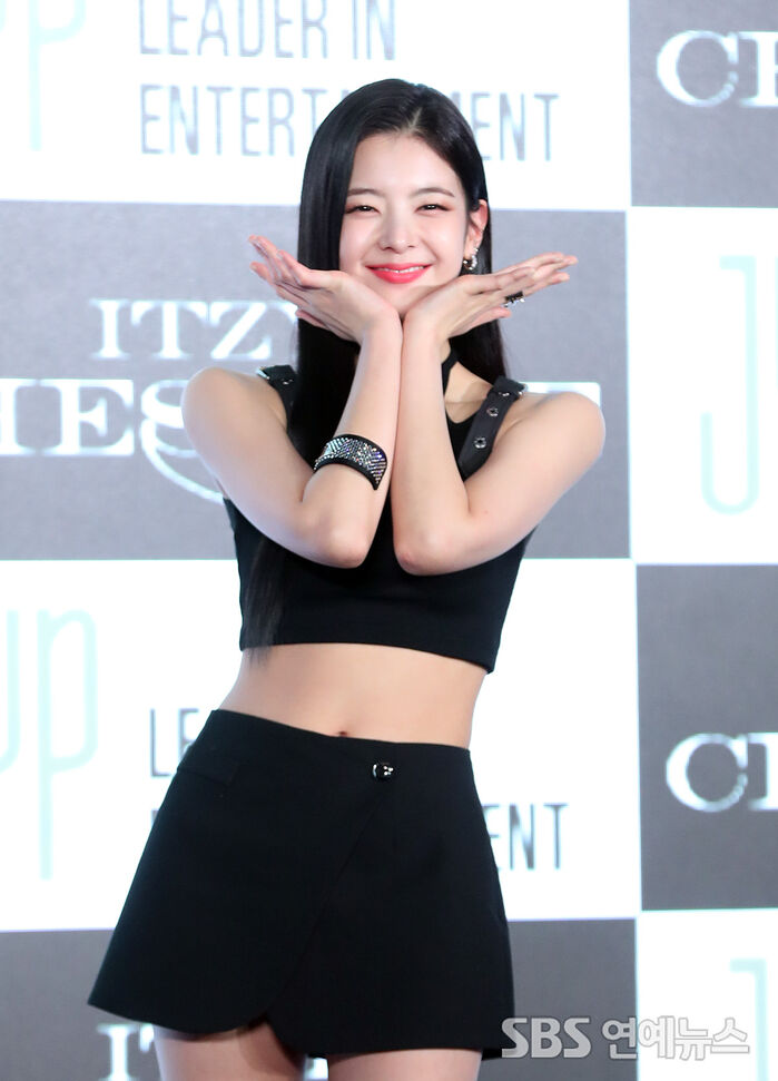 [Throwback] LIA of ITZY Is All Smiles at 'Cheshire' Press Conference