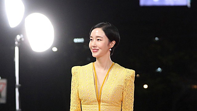 [E포토] 이정현, '레드카펫 위에 핀 개나리'