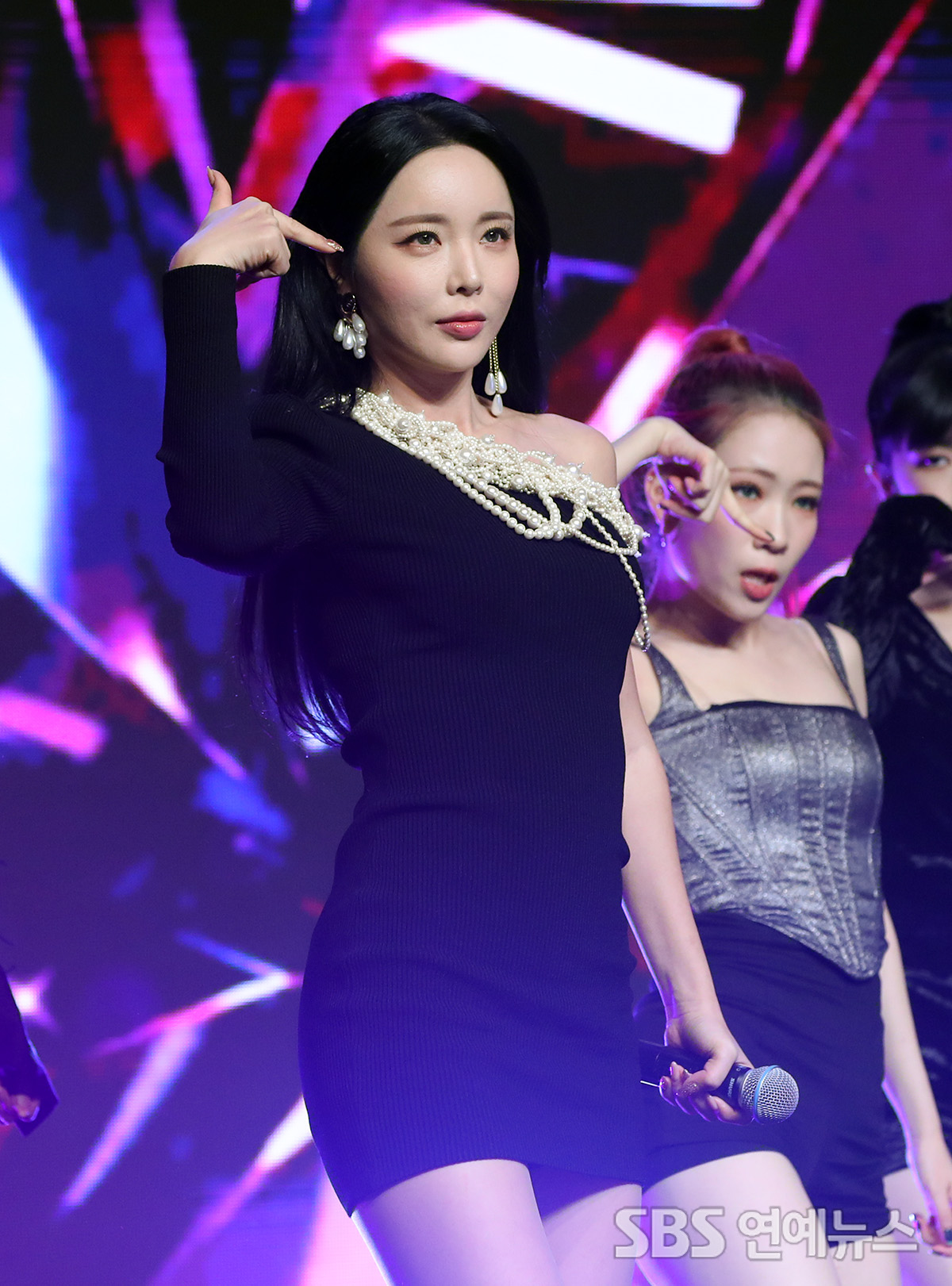 [E포토] 새 앨범으로 무대에 다시 선 홍진영