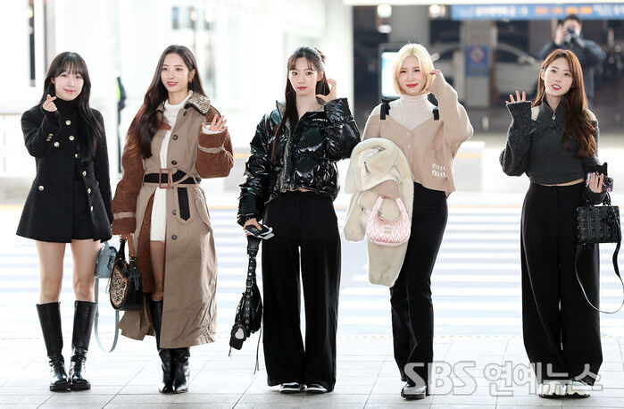 [Throwback] WJSN Turns Heads at the Airport En Route to the 2022 AAA