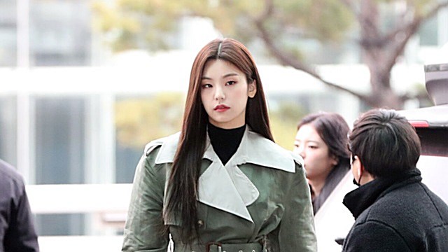 [Throwback] YEJI of ITZY Brings Runway Energy to the Airport