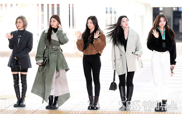 [Throwback] ITZY Jet Off to Nagoya With Effortless Airport Glam