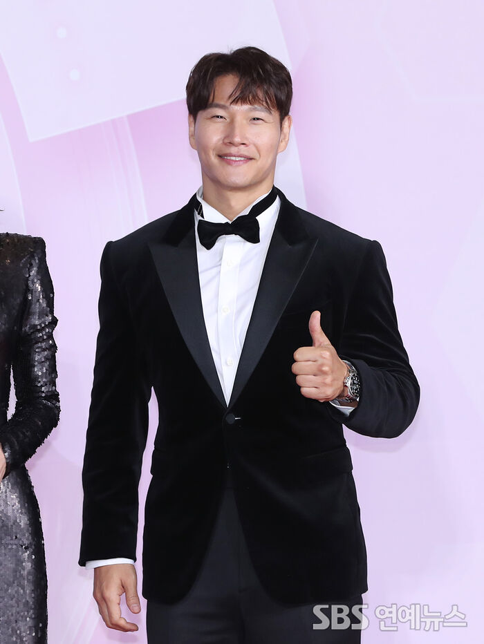Kim Jong-kook Announces Marriage to Non-Celebrity Partner; Park Myung-soo Jokes, "Marriage Is Hard―Why Bother?"
