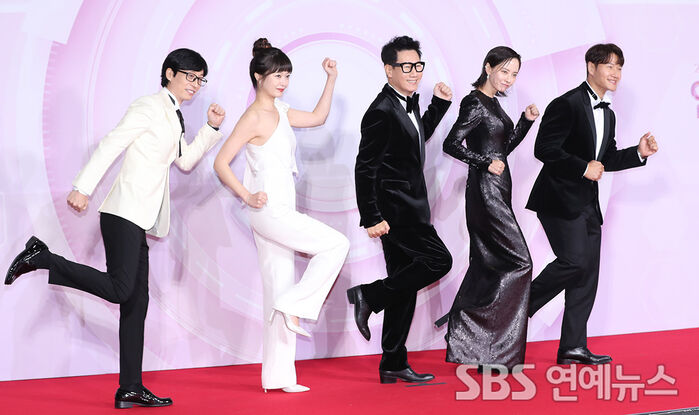 [Throwback] Running Man Stars Turn Heads at the 2022 SBS Entertainment Awards