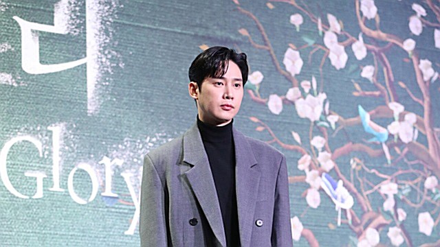 [E포토] 박성훈, '롱코트로 완성한 젠틀맨'