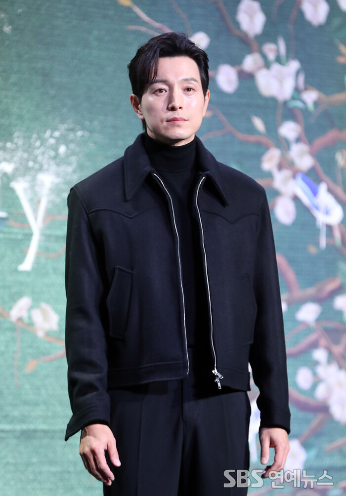 [Throwback] Jung Sung-il Serves an All-Black Power Look