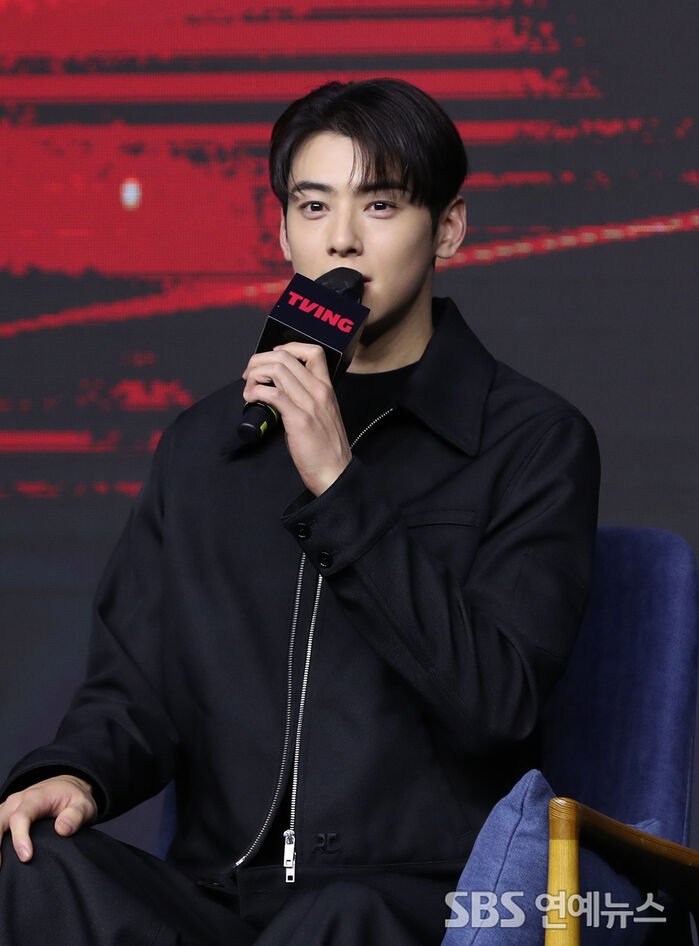 [Throwback] CHA EUNWOO Stuns at Island Press Conference