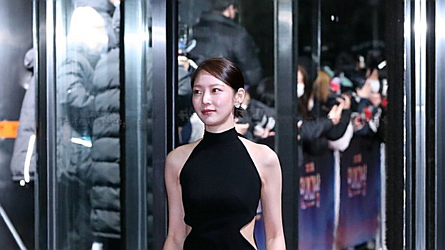 [Throwback] Gong Seung-Yeon Channels Goddess Glam on the Red Carpet