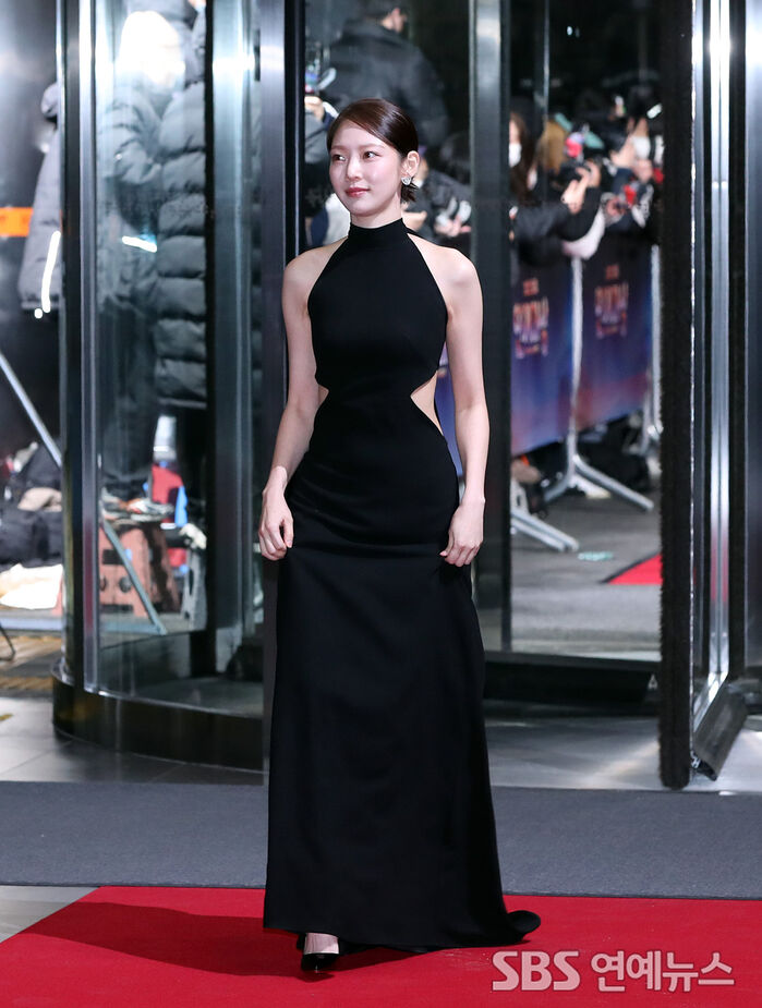 [Throwback] Gong Seung-Yeon Channels Goddess Glam on the Red Carpet