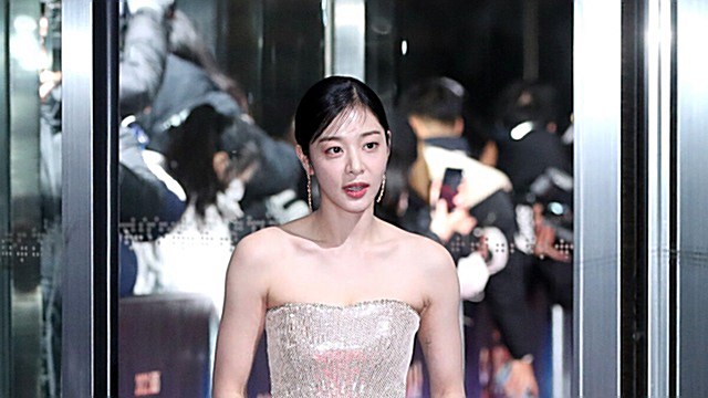 [Throwback] Seorina Shimmers Like a Mermaid at the 2022 SBS Drama Awards