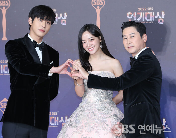 [Throwback] AHN HYO SEOP, Kim Sejeong and Shin Dong-yeob Hit the Red Carpet as Drama Awards Hosts