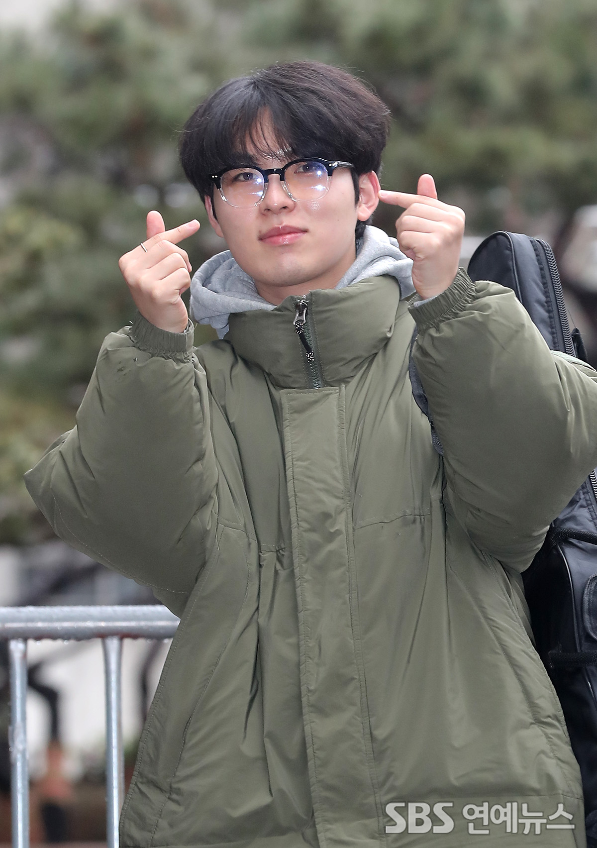 [E포토] 범진, '흐린 날씨에도 빛나는 하트'