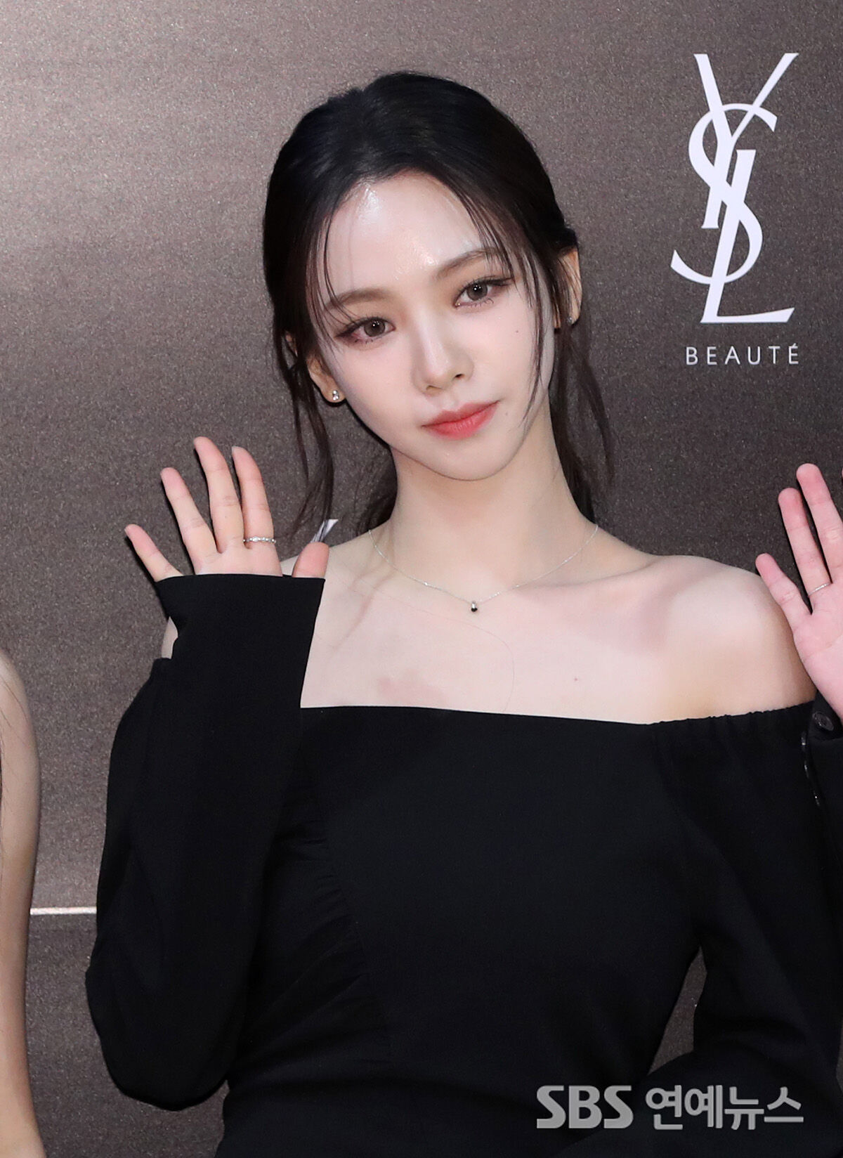 [E포토] 에스파 카리나, 'CG보다 더 빛나는 실물'