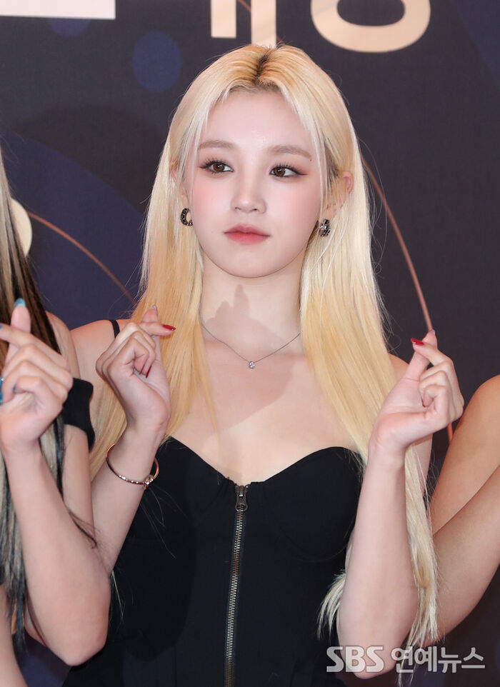 [Throwback] YUQI Lights Up the Red Carpet