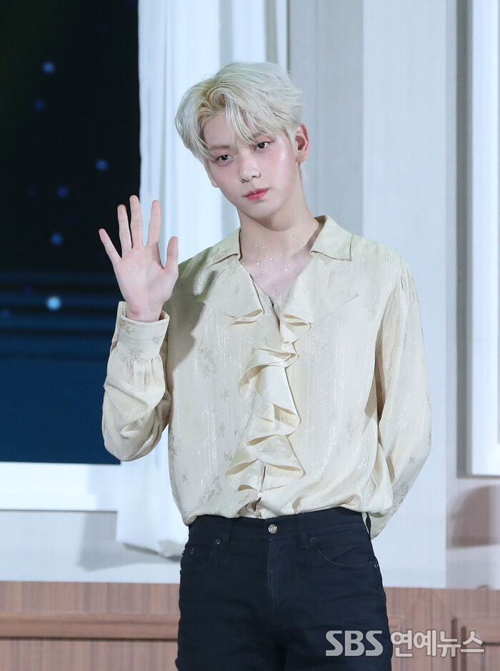 [Throwback] TXT's SOOBIN Debuts 'Blond Prince' Look at 'The Name Chapter: TEMPTATION' Showcase