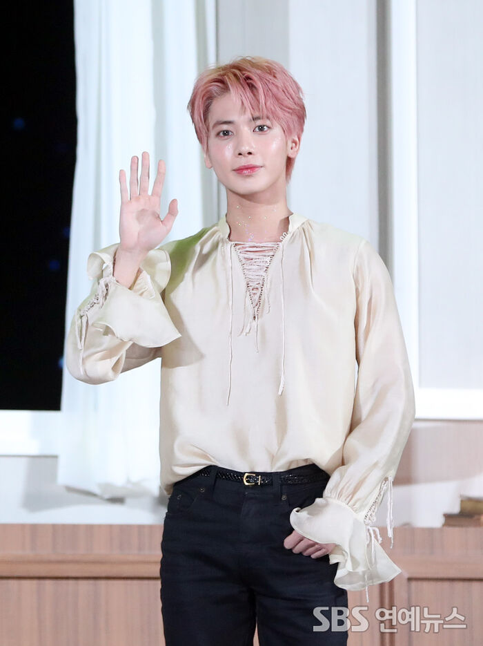 [Throwback] TAEHYUN of TOMORROW X TOGETHER Stuns With Pink Hair