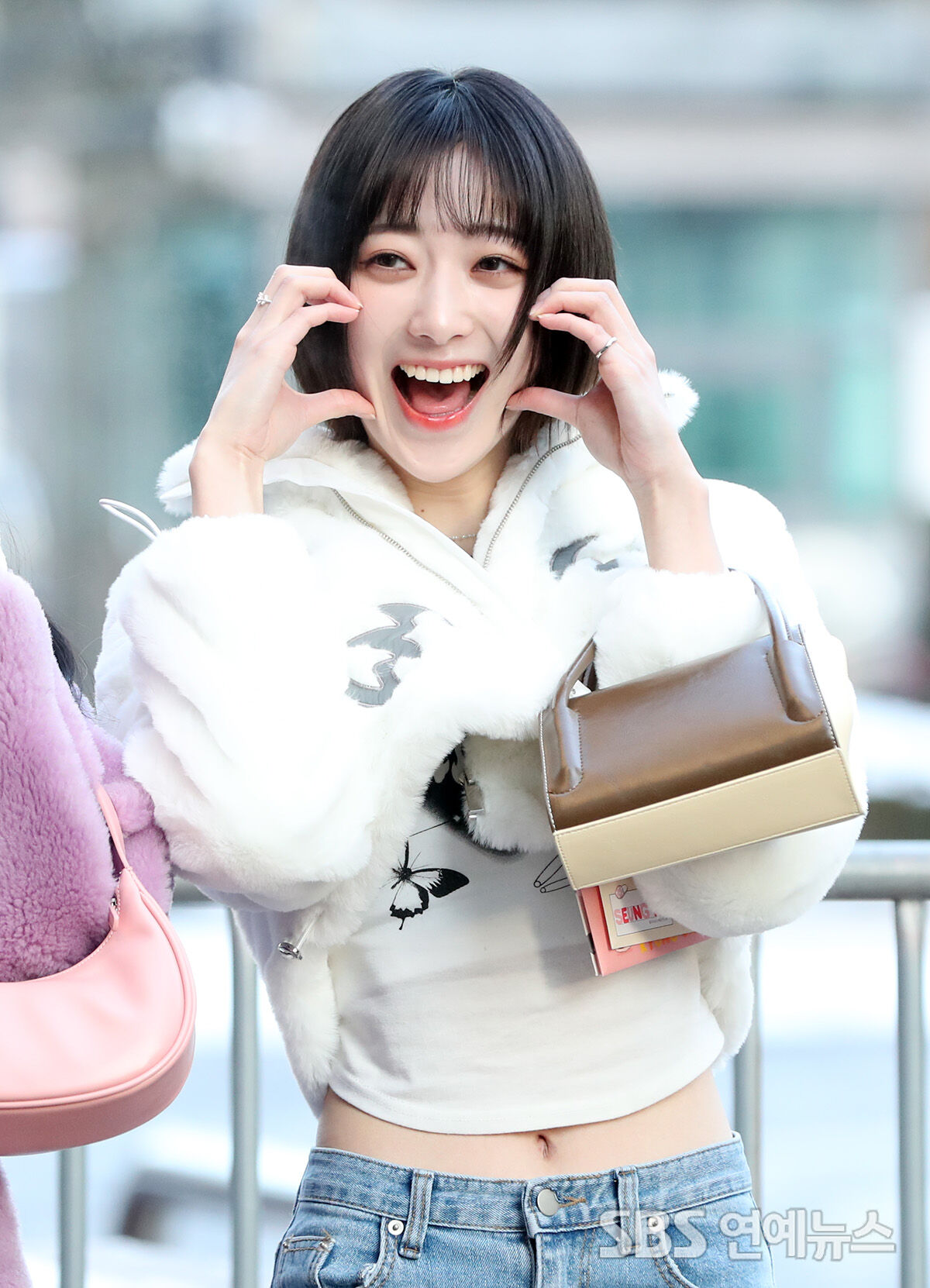 E포토] 하이키 리이나, '추위도 녹이는 볼하트'