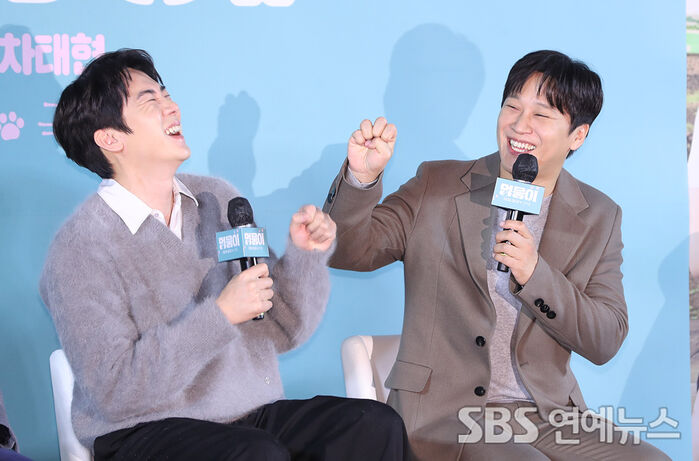[Throwback] Yoo Yeon-Seok and Cha Taehyun Turn On the Puppy Charm