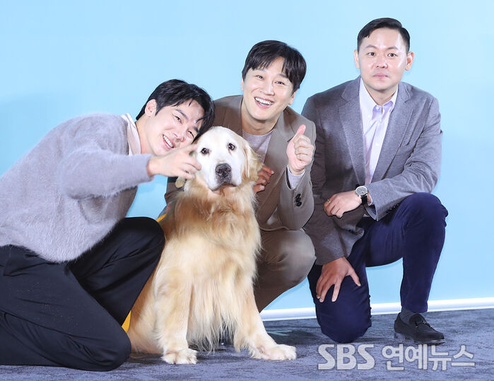 Yoo Yeon-seok and Cha Tae-hyun With Rooney at the My Puppy Press Conference