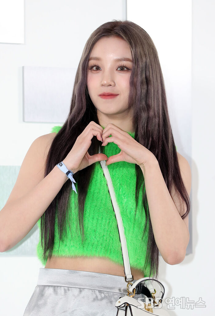 [Throwback] YUQI Casts a Heart-Melting Spell With Just One Look