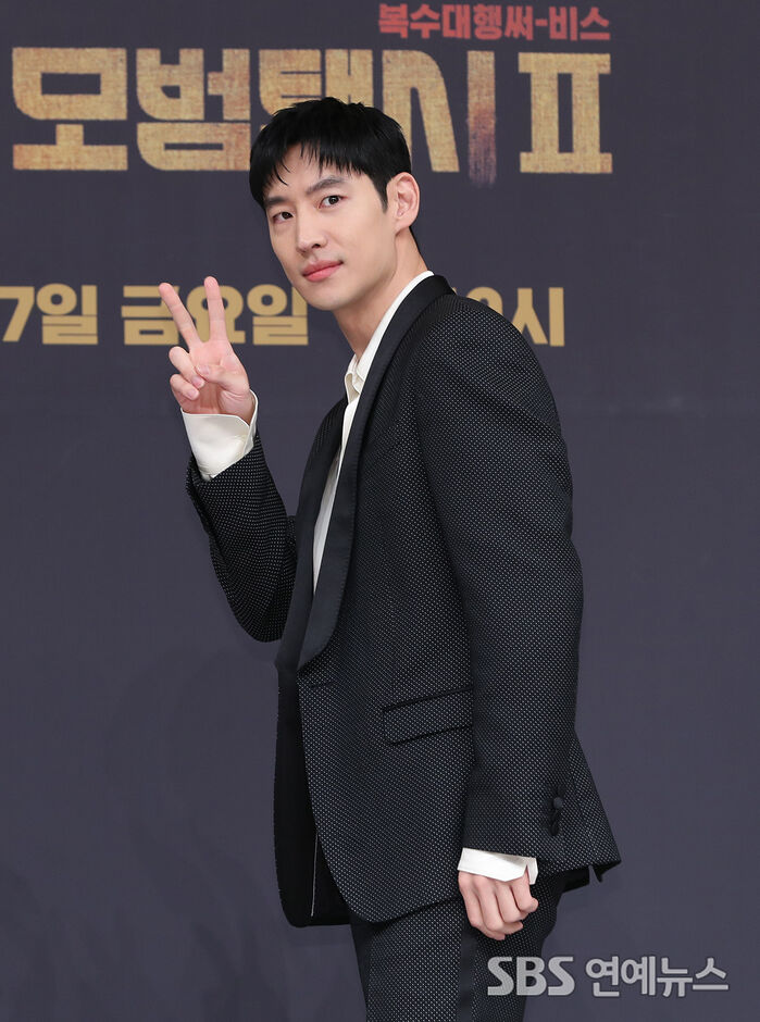 [Throwback] Lee Je-hoon Serves Charisma With a Side of Cute