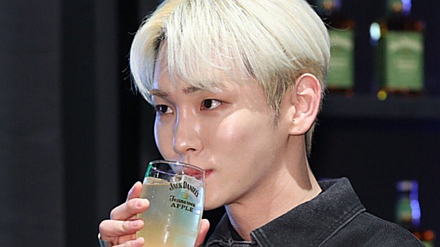 [E포토] 샤이니 키, '모닝 애플 주스 한 잔'