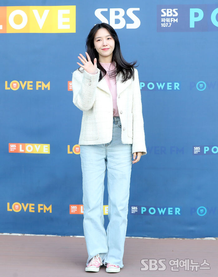 [Throwback] Bang Minah Serves Fresh Spring Vibes