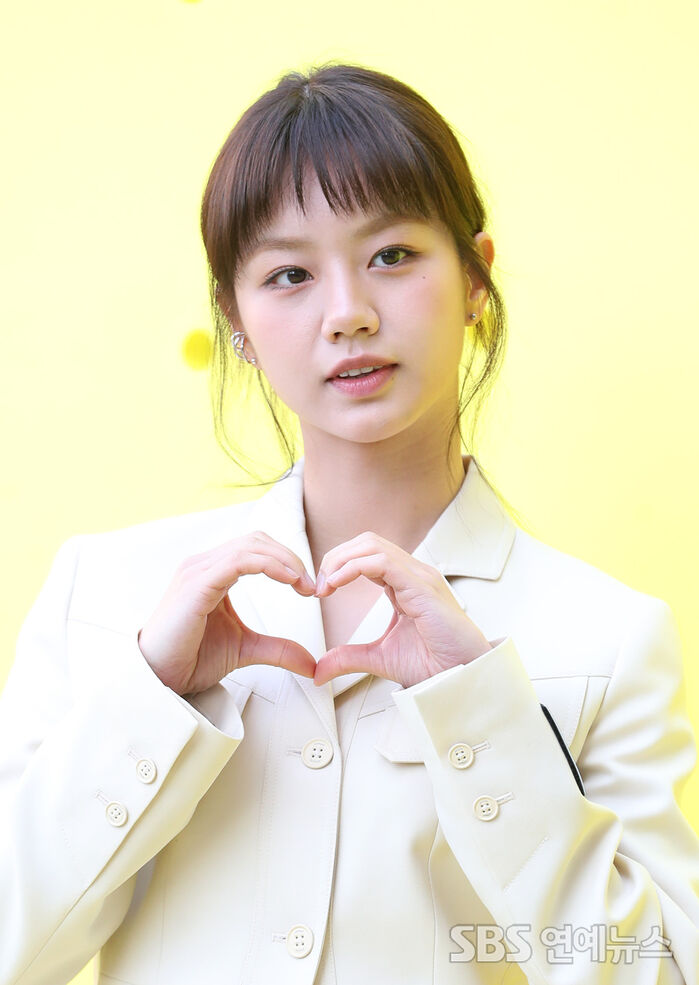 [Throwback] HYERI Flashes a Chic 'Deok-sun' Heart at a Seoul Fragrance Event